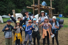 Die Gruppe der Survivaltour macht sich auf den Weg